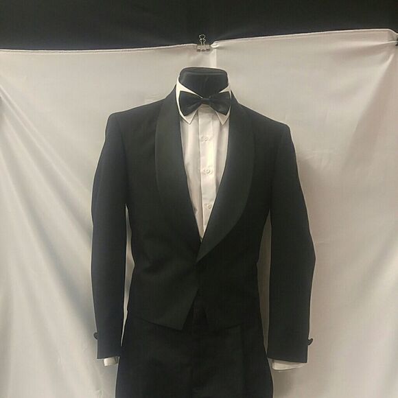 MEN'S FORMALWEAR INT. BLACK WAIST ETON JACKET. - Picture 1 of 8
